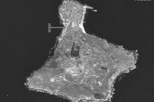 Последствия нового удара ВСУ по позициям РФ на Змеином сняли со спутника Последствия нового удара ВСУ по позициям РФ на Змеином сняли со спутника