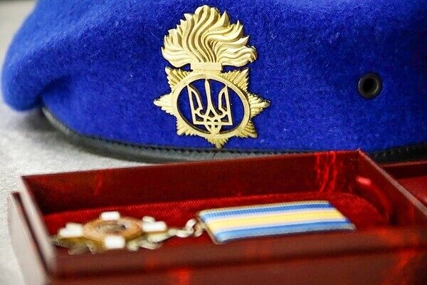 В Одесской области семья погибшего нацгвардейца получила орден "За мужество" В Одесской области семья погибшего нацгвардейца получила орден "За мужество"
