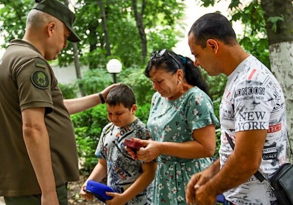 В Одесской области семья погибшего нацгвардейца получила орден "За мужество" В Одесской области семья погибшего нацгвардейца получила орден "За мужество"
