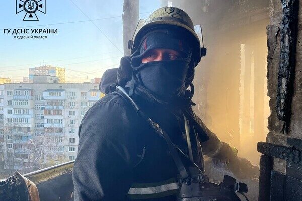 На Таирова загорелась квартира после неосторожного курения На Таирова загорелась квартира после неосторожного курения