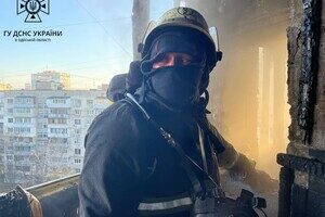 На Таирова загорелась квартира после неосторожного курения На Таирова загорелась квартира после неосторожного курения