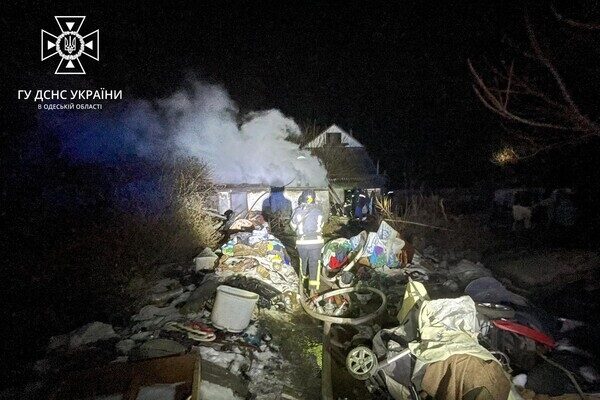 В Одессе горел частный жилой дом: погибли два человека В Одессе горел частный жилой дом: погибли два человека