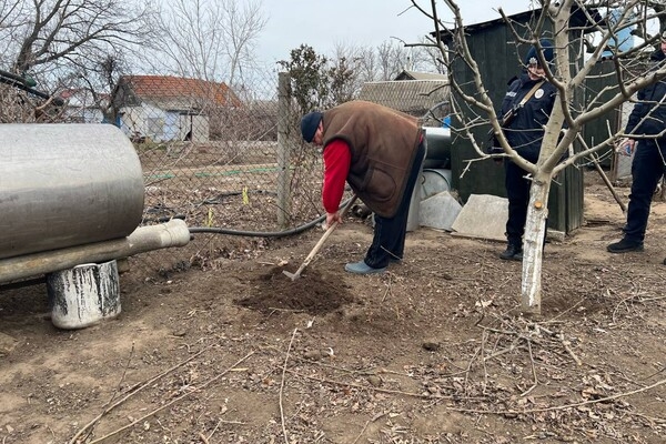 Под Одессой мужчина застрелил соседскую собаку и закопал ее у себя во дворе