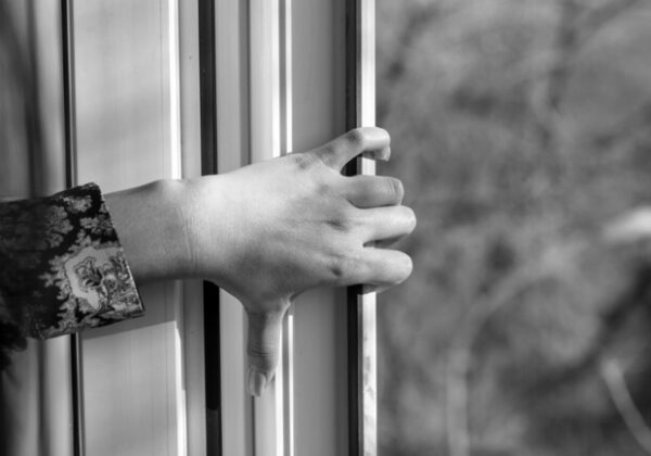 Возле многоэтажки в Суворовском районе Одессы обнаружили тело 13-летней девочки Возле многоэтажки в Суворовском районе Одессы обнаружили тело 13-летней девочки