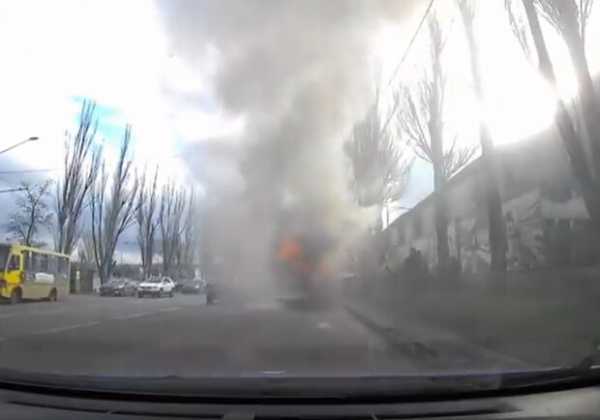В Одессе на ходу загорелся рейсовый автобус (видео)