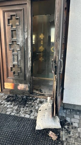 &laquo;фсб в&nbsp;рясах&raquo; лютує: у&nbsp;Львові підпалили церкву напередодні Великодня