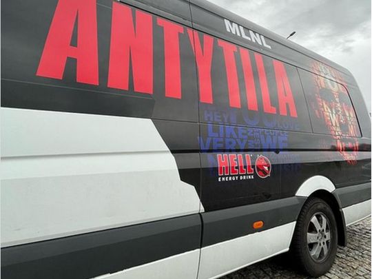 На швидкості відвалилося колесо: група «Антитіла» ледь не потрапила в автокатастрофу через невідомих «диверсантів»