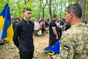Защищал Украину под Бахмутом: в Одесской области простились с Героем-пограничником Защищал Украину под Бахмутом: в Одесской области простились с Героем-пограничником