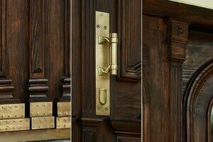 В Одессе отреставрировали старинные двери конца ХIX века