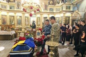 Защищал Украину под Бахмутом: в Одесской области простились с Героем-пограничником Защищал Украину под Бахмутом: в Одесской области простились с Героем-пограничником