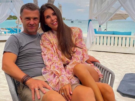 Чекати залишилося недовго: дружина Реброва із ностальгією показала будинок пари під Києвом (фото)