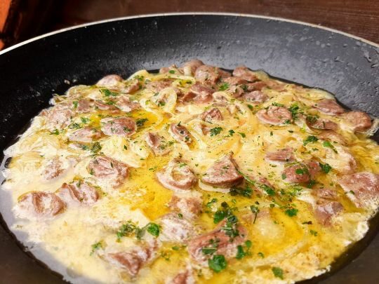 Курячі сердечка зі сметаною: смачно — не відірватися
