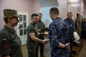 Осмотрел разрушенный собор и посетил реабилитационные отделения: в Одессу приехал Владимир Зеленский Осмотрел разрушенный собор и посетил реабилитационные отделения: в Одессу приехал Владимир Зеленский