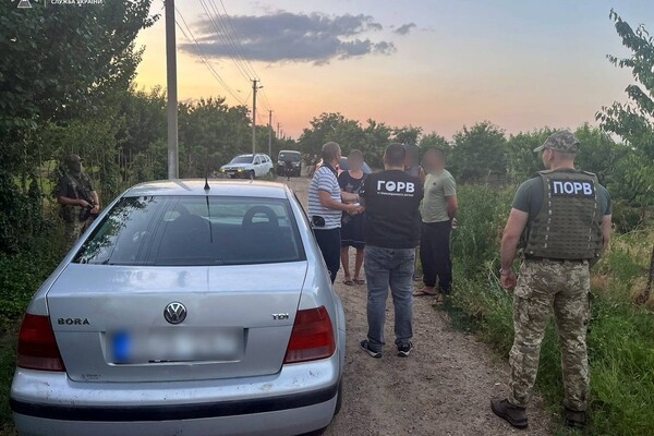 В Одесской области трое "уклонистов" пытались отправится в "круиз" на надувном матрасе