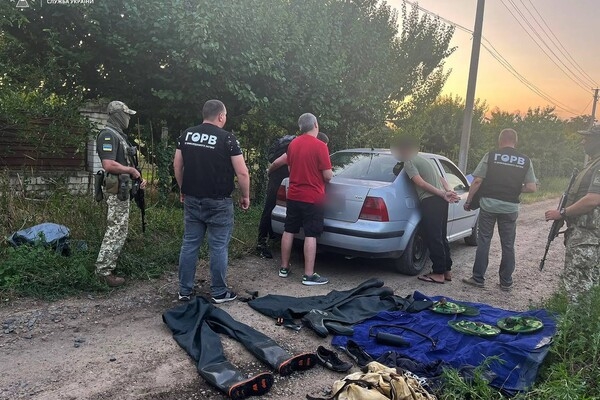 В Одесской области трое "уклонистов" пытались отправится в "круиз" на надувном матрасе