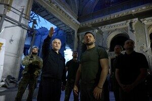 Осмотрел разрушенный собор и посетил реабилитационные отделения: в Одессу приехал Владимир Зеленский Осмотрел разрушенный собор и посетил реабилитационные отделения: в Одессу приехал Владимир Зеленский