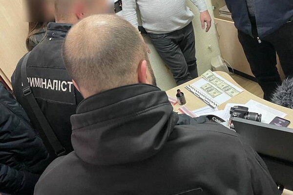В Одесской области таможенник попался на взятке в 600 долларов 