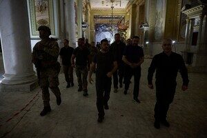Осмотрел разрушенный собор и посетил реабилитационные отделения: в Одессу приехал Владимир Зеленский Осмотрел разрушенный собор и посетил реабилитационные отделения: в Одессу приехал Владимир Зеленский