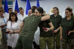 Осмотрел разрушенный собор и посетил реабилитационные отделения: в Одессу приехал Владимир Зеленский Осмотрел разрушенный собор и посетил реабилитационные отделения: в Одессу приехал Владимир Зеленский