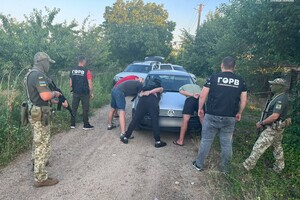 В Одесской области трое "уклонистов" пытались отправится в "круиз" на надувном матрасе