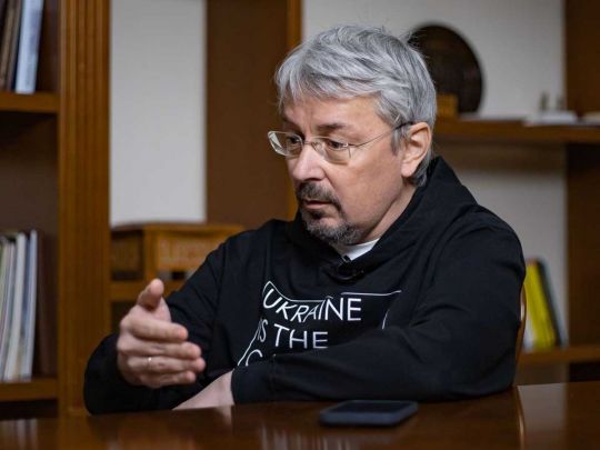 Кошти на культуру не менш важливі, ніж на дрони: міністр культури Ткаченко подав у відставку