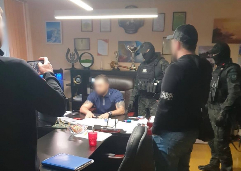 Приховали злочин за 20 тисяч доларів: у Дніпрі затримано поліцейських начальників, які «кришували» бандитів