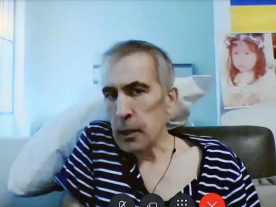 Виснажений до невпізнання: Саакашвілі під час суду продемонстрував по відеозв'язку свій моторошний стан
