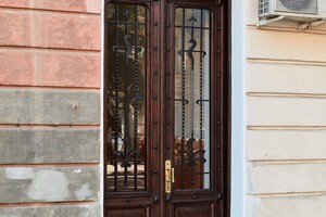 В Одессе отреставрировали очередную историческую дверь