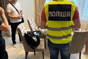 В Одессе сотрудник военно-врачебной комиссии с адвокатом помогали уклонистам за 10 000 долларов 