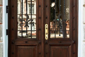 В Одессе отреставрировали очередную историческую дверь