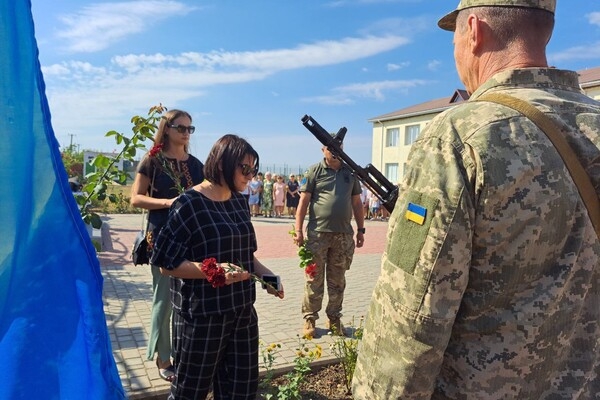 В Одесской области открыли мемориальную доску погибшему защитнику Сергею Шевчуку 
