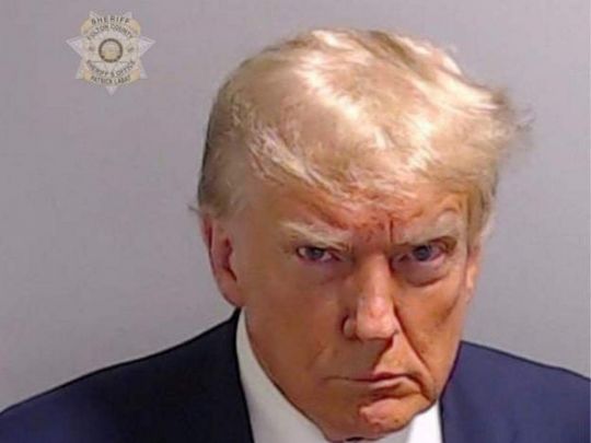 Трамп здався та провів у в'язниці цілих 20 хвилин (фото)