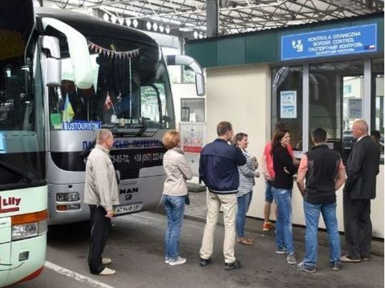 У Польщі вирішують, як утримати українців, які масово залишають країну