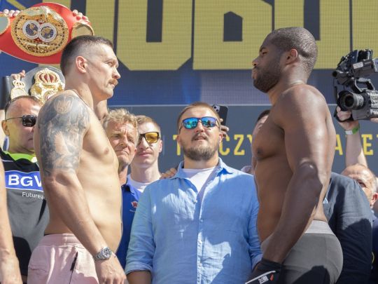 Усик — Дюбуа: хто виявився важчим перед чемпіонським боєм (відео)