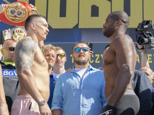 Усик — Дюбуа: хто виявився важчим перед чемпіонським боєм (відео)