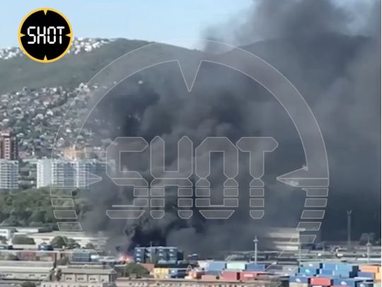 В порту Новоросійська спалахнула потужна пожежа (відео)