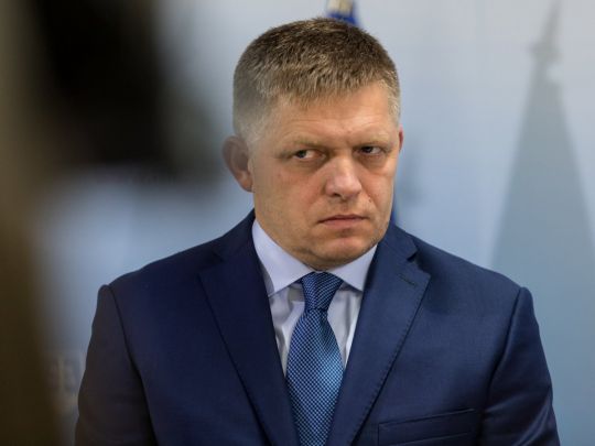 Цитує російську пропаганду і погрожує скасуванням військової допомоги Україні: у Словаччині у виборчих перегонах лідирує колишній прем’єр