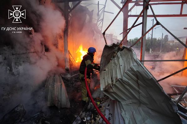 Київ під ударом: рятувальники показали фото наслідків ракетної атаки росіян