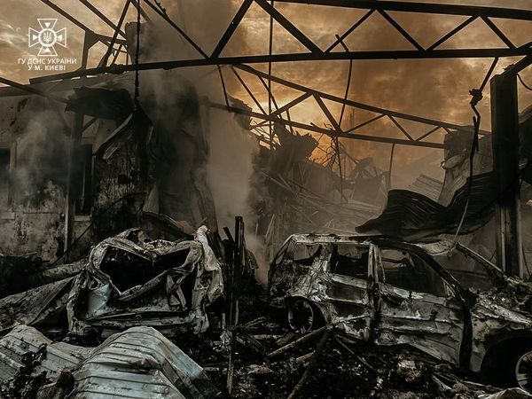 Київ під ударом: рятувальники показали фото наслідків ракетної атаки росіян