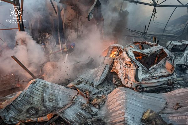 Київ під ударом: рятувальники показали фото наслідків ракетної атаки росіян