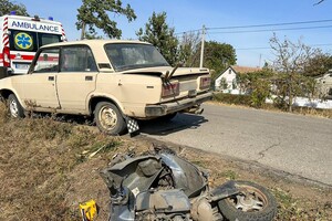 В Одесской области легковушка столкнулась с мопедом: пострадала женщина