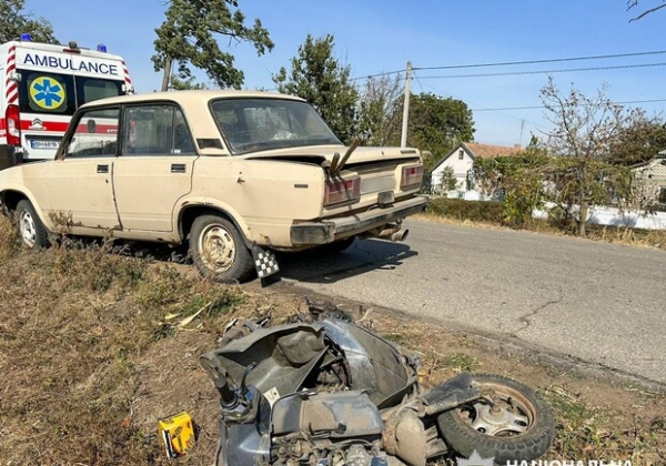 В Одесской области легковушка столкнулась с мопедом: пострадала женщина