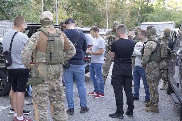 В Одессе задержали иностранца, который заказал убийство владельца киевской стоматологической клиники В Одессе задержали иностранца, который заказал убийство владельца киевской стоматологической клиники