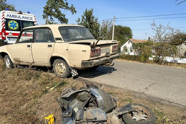 В Одесской области легковушка столкнулась с мопедом: пострадала женщина