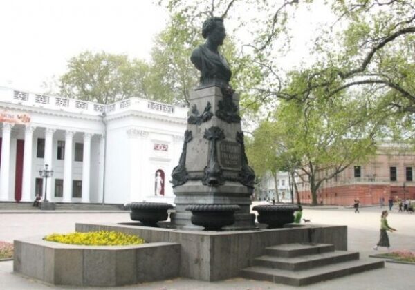 В Одессе могут рассмотреть демонтаж памятника Пушкину и переименование улицы, названной в честь поэта В Одессе могут рассмотреть демонтаж памятника Пушкину и переименование улицы, названной в честь поэта