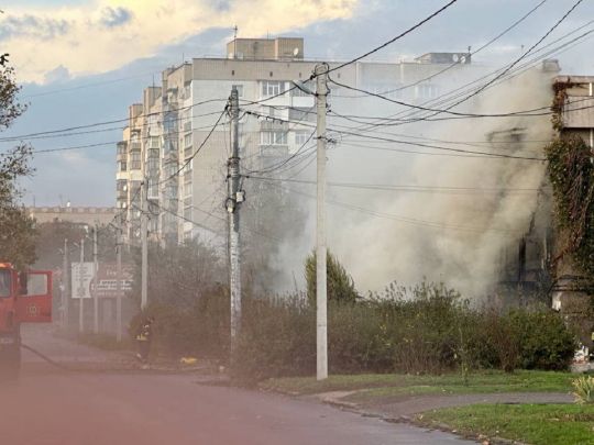 Окупанти накрили вогнем центр Херсона у річницю визволення міста: є жертви (фото, відео)