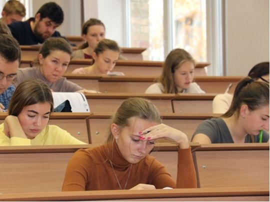 Доступна не всім: хто з українських студентів зможе отримувати в 2024 році соціальну стипендію