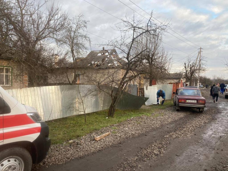Росіяни вдарили ракетою по Смілі на Черкащині: пошкоджені житлові будинки, є поранені (фото)