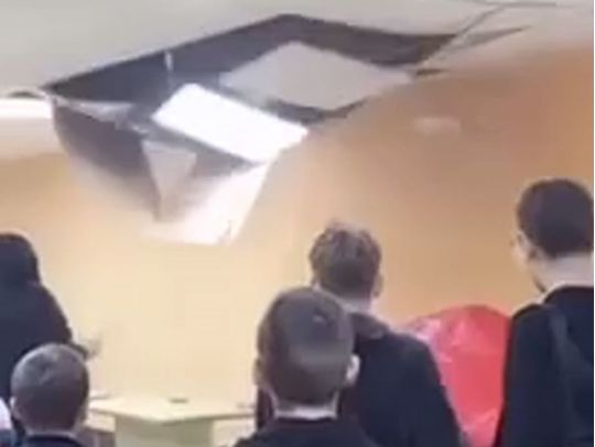 У Києві під час тривоги обвалилась стеля та прорвало трубу в укритті школи