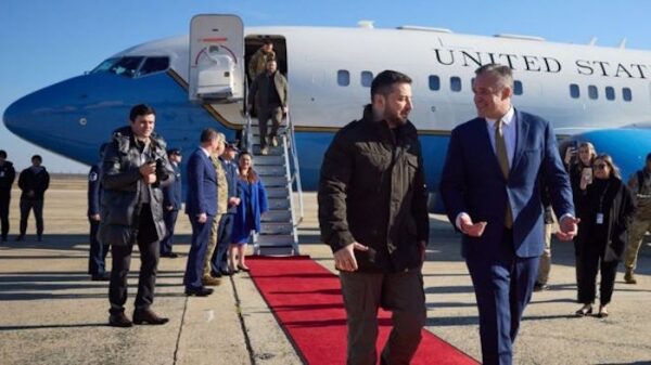 Зеленский прибыл в Вашингтон за помощью Украине Зеленский прибыл в Вашингтон за помощью Украине